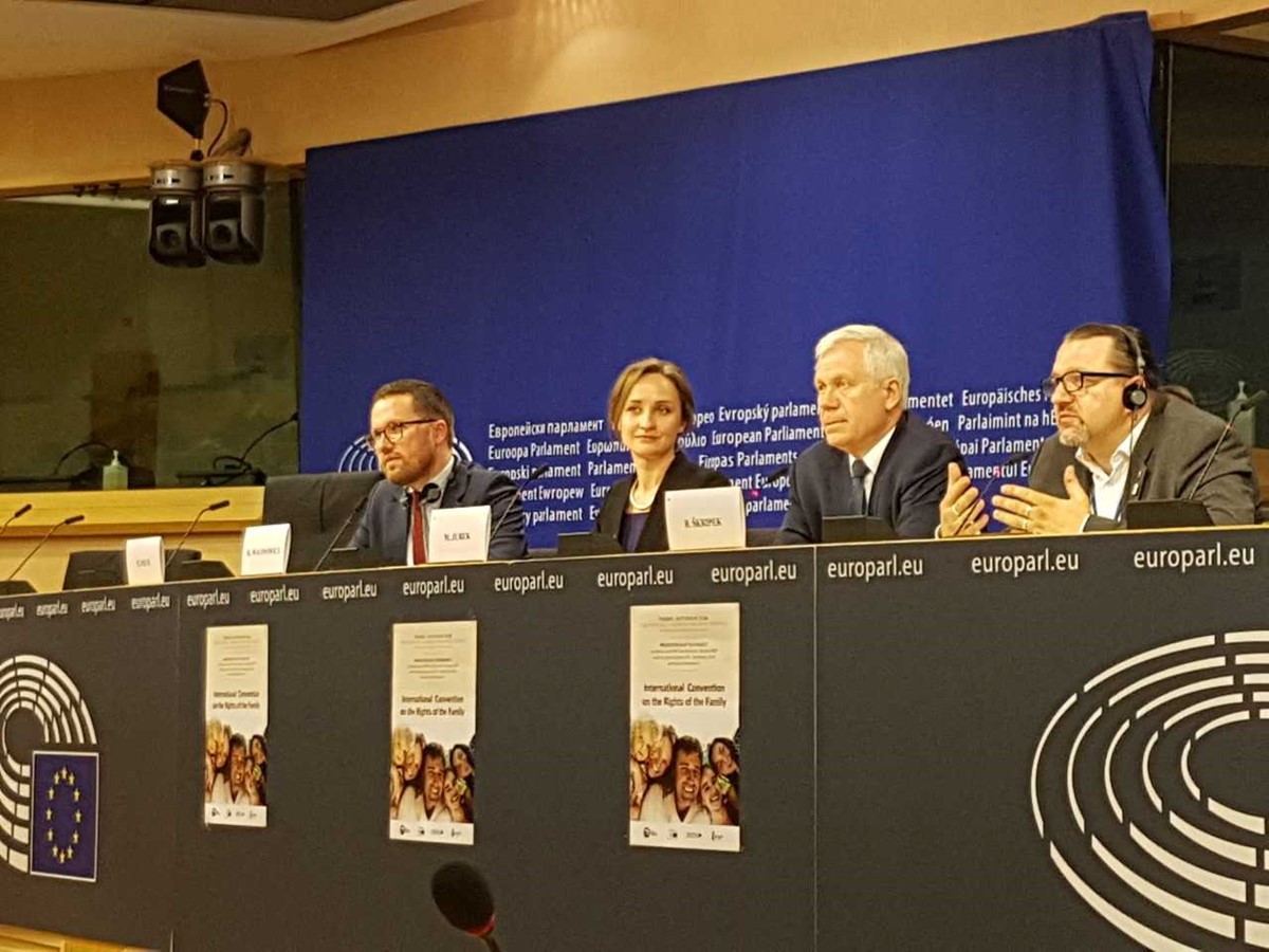 MEP Jurek presents Convention on the Rights of the Family